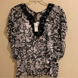 AGB Black and White Patterned Women's Blouse